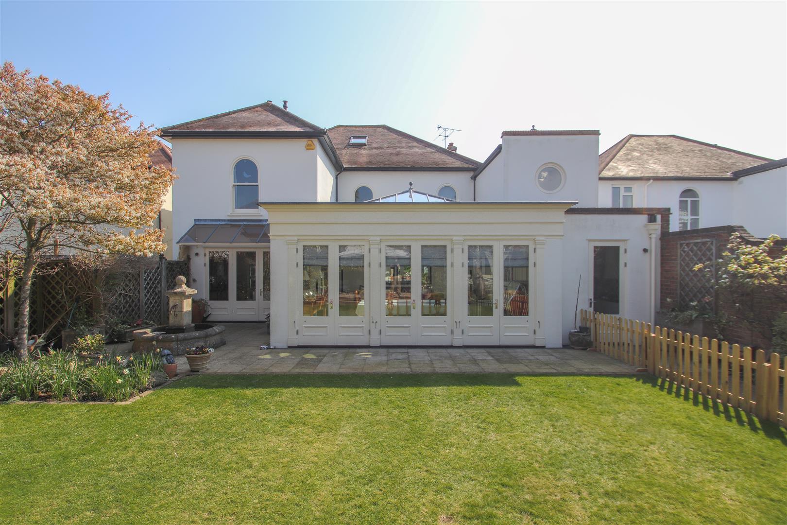 Appointmoor Marine Parade, LeighOnSea